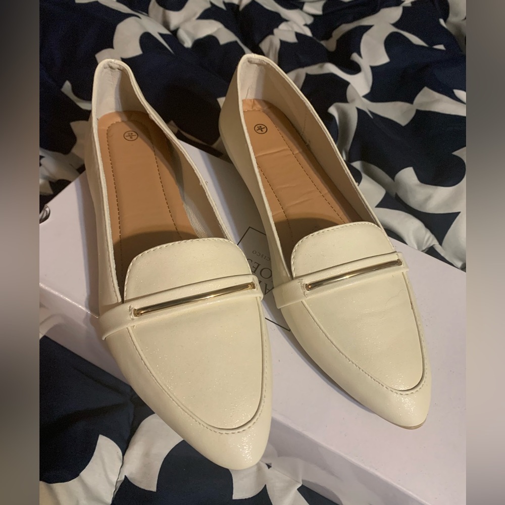 Beautiful flats sz9
